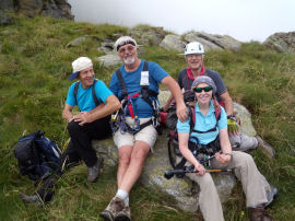 Aldo, Dario, Roberta e Paolo in sosta a fine ferrata (47944 bytes)